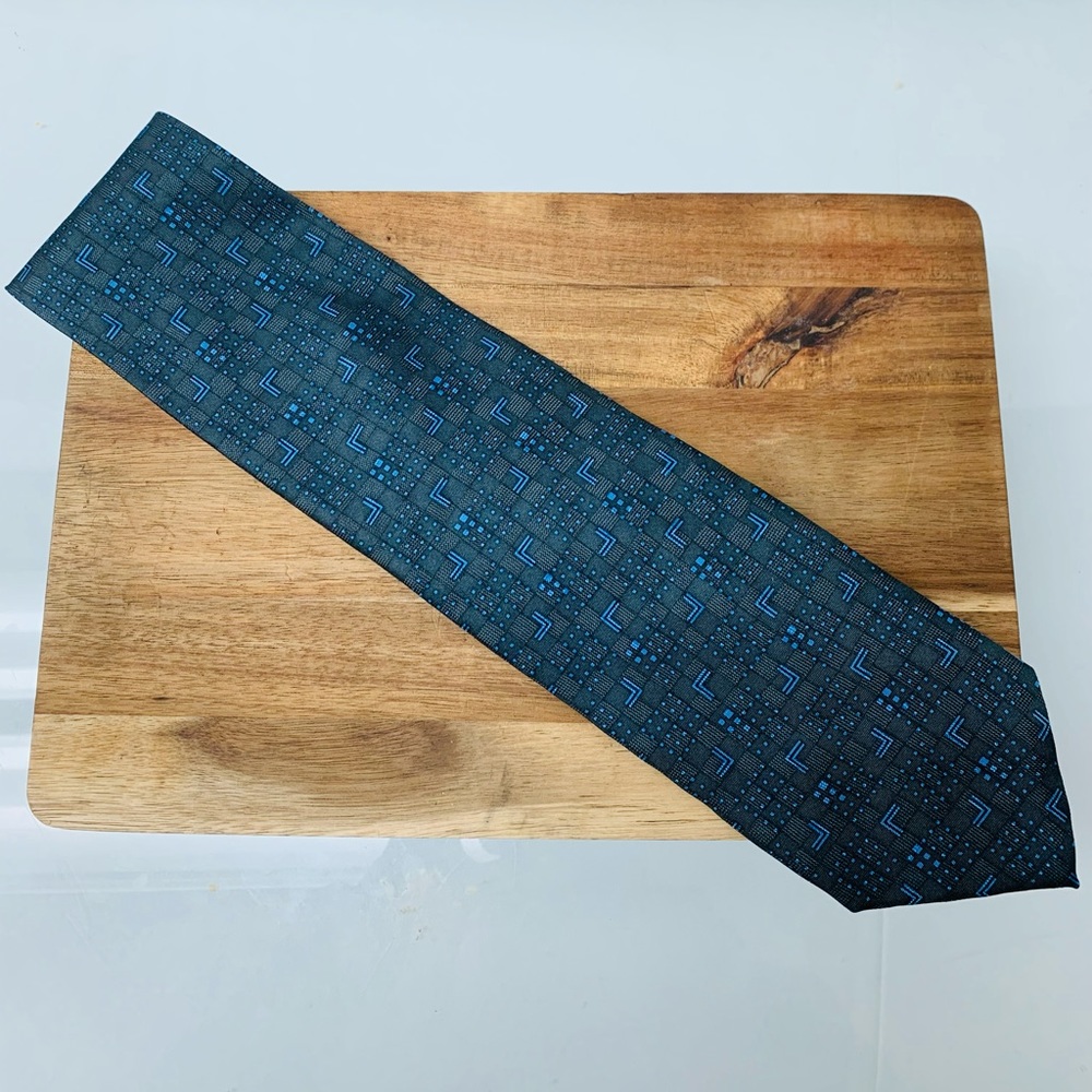 Jhane Barnes Blue 100% Silk Tie